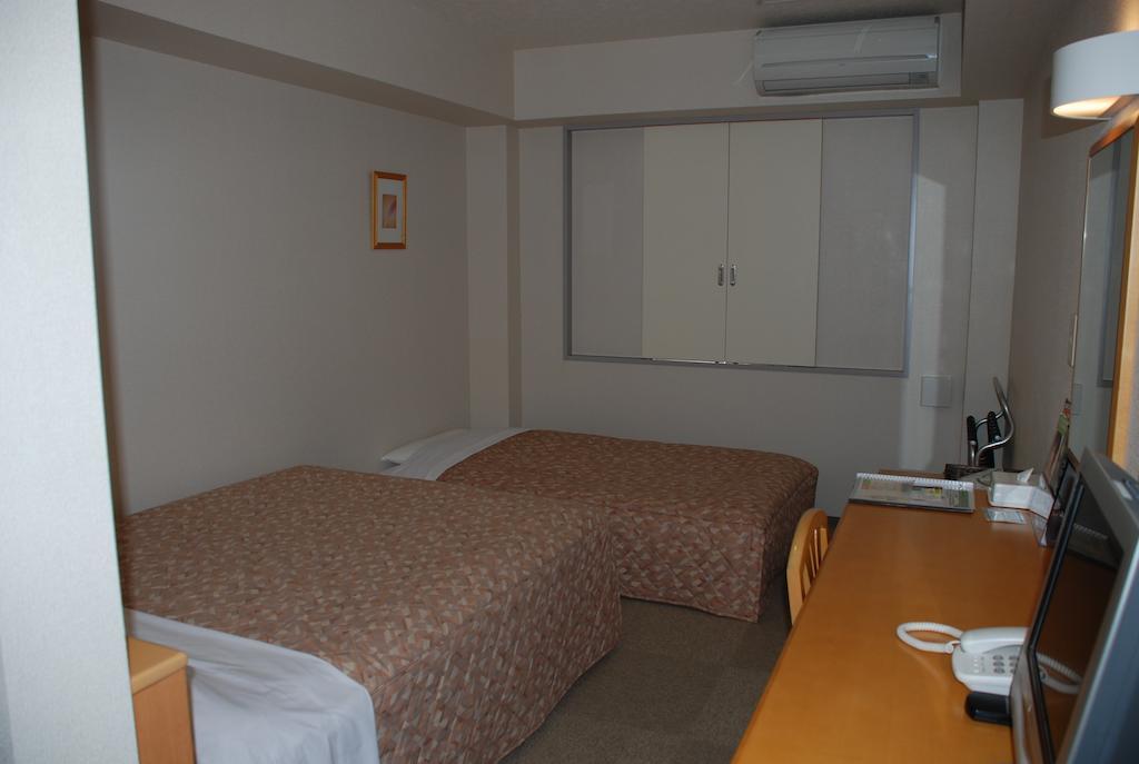Best Inn Uozu الغرفة الصورة